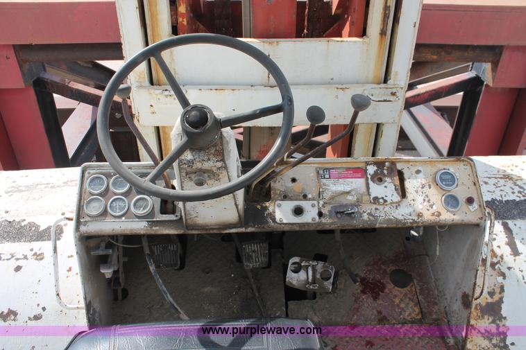 image for item I4734 1980 Hyster H300B forklift