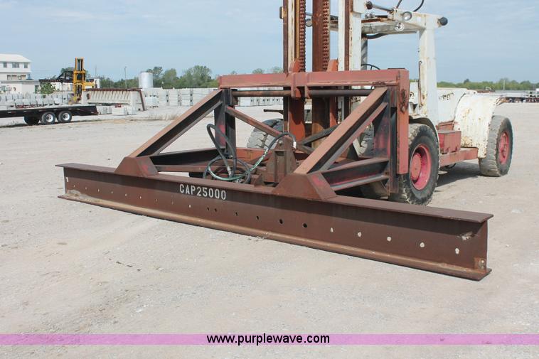 image for item I4734 1980 Hyster H300B forklift