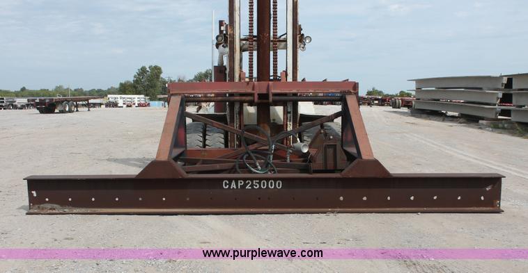 image for item I4734 1980 Hyster H300B forklift