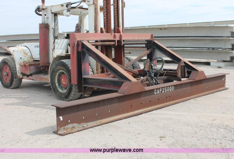 image for item I4734 1980 Hyster H300B forklift