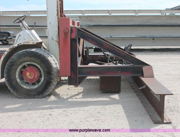 image for item I4734 1980 Hyster H300B forklift