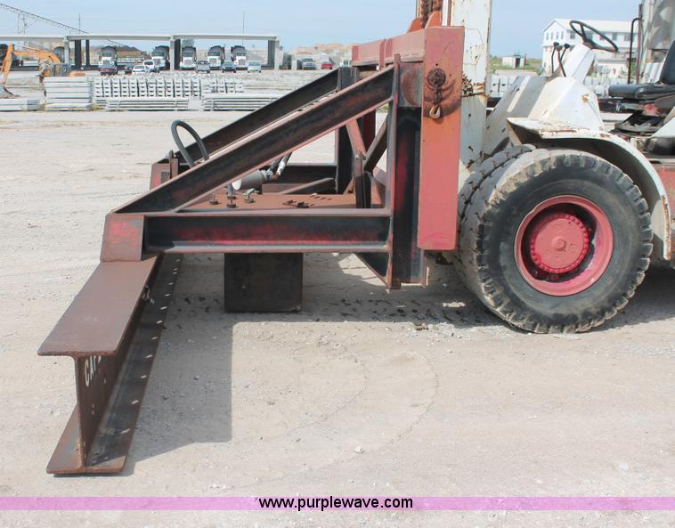 image for item I4734 1980 Hyster H300B forklift