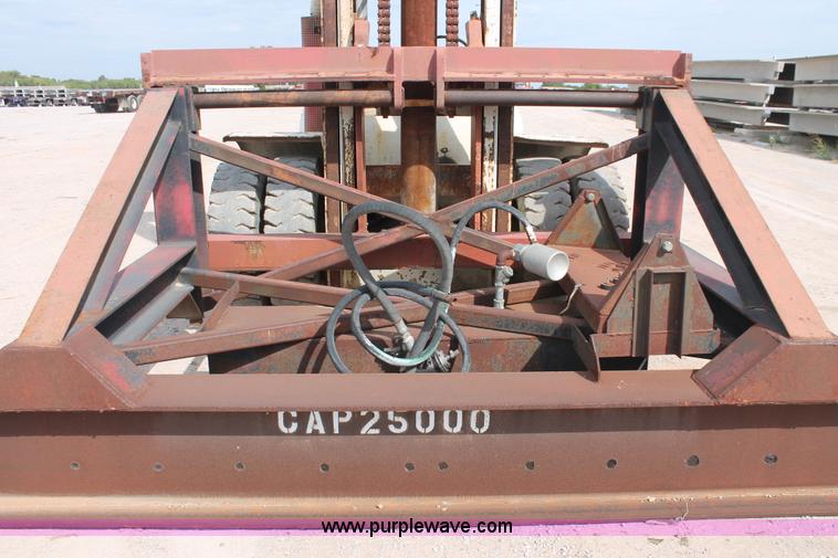 image for item I4734 1980 Hyster H300B forklift