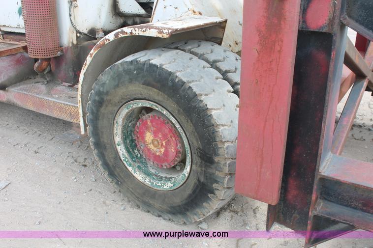 image for item I4734 1980 Hyster H300B forklift