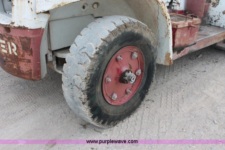 image for item I4734 1980 Hyster H300B forklift