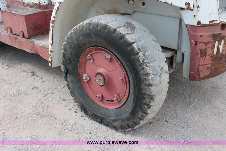 image for item I4734 1980 Hyster H300B forklift