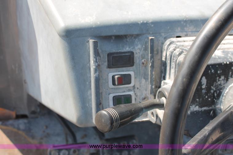 image for item I4735 2001 Case 570XLT Series Two loader