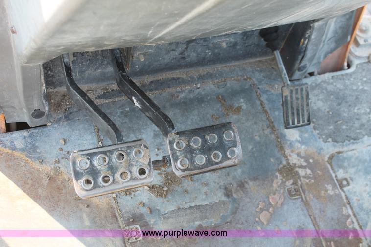 image for item I4735 2001 Case 570XLT Series Two loader