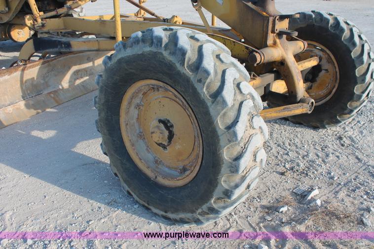 image for item I4736 1960 Caterpillar 12E motor grader