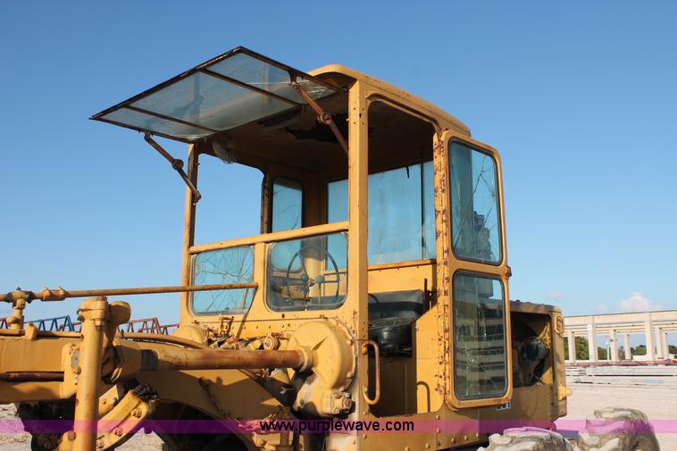 image for item I4736 1960 Caterpillar 12E motor grader