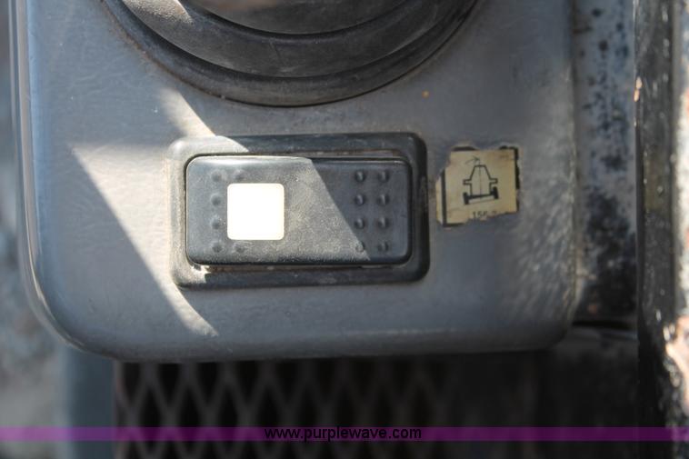 image for item I4737 1999 Caterpillar TH83 telehandler