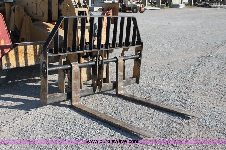 image for item I4737 1999 Caterpillar TH83 telehandler