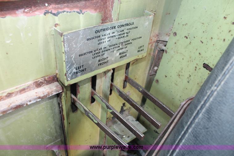 image for item I4738 1972 Lorain MC790 lattice boom truck crane