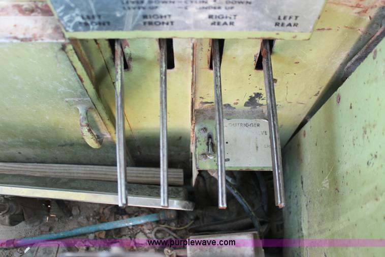 image for item I4738 1972 Lorain MC790 lattice boom truck crane