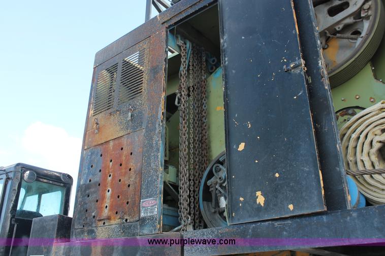 image for item I4738 1972 Lorain MC790 lattice boom truck crane