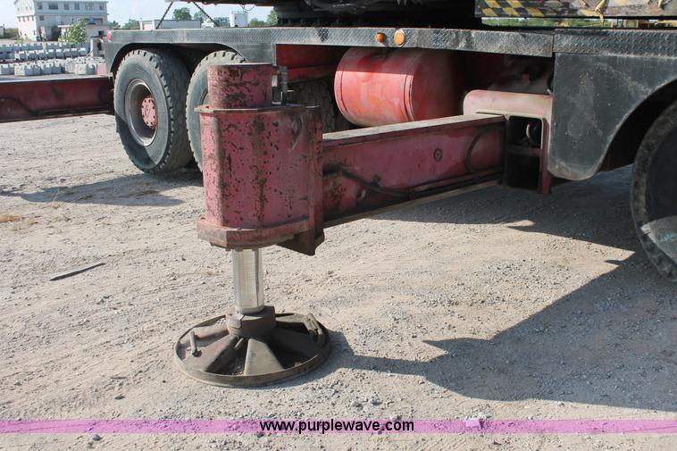 image for item I4738 1972 Lorain MC790 lattice boom truck crane