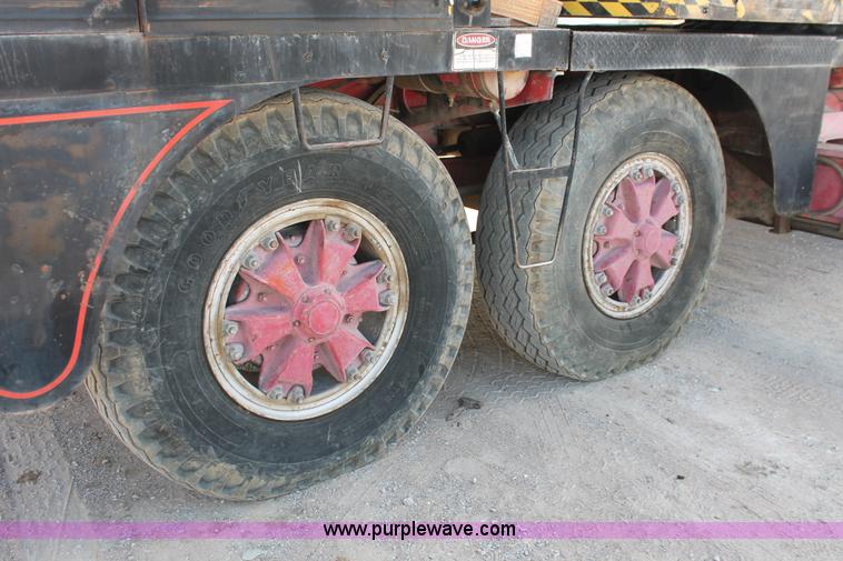 image for item I4738 1972 Lorain MC790 lattice boom truck crane