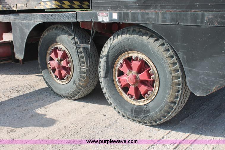 image for item I4738 1972 Lorain MC790 lattice boom truck crane