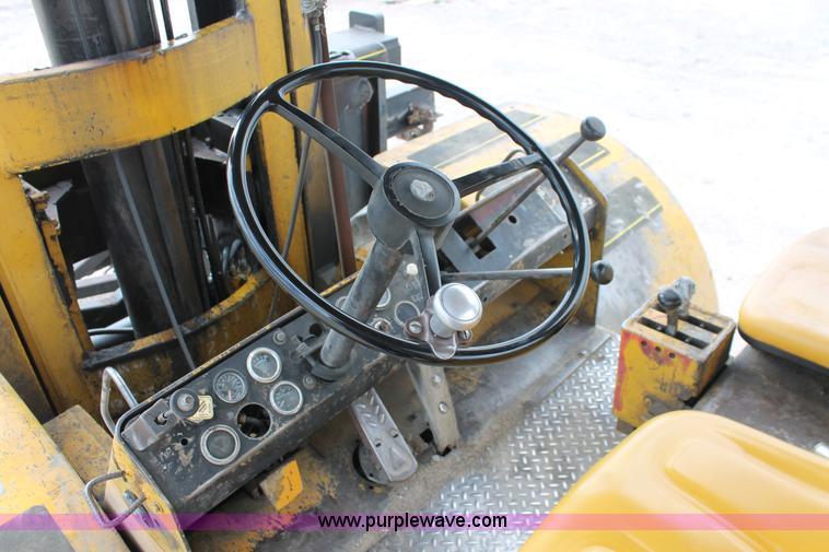 image for item I4739 1974 Hyster lift truck