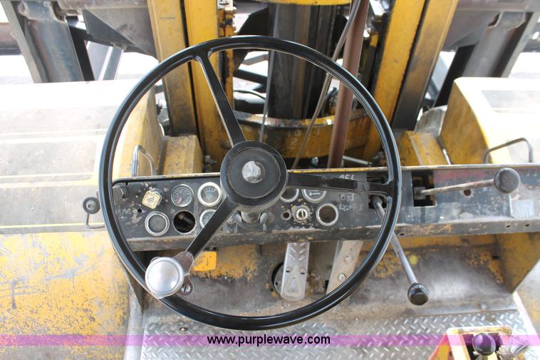 image for item I4739 1974 Hyster lift truck
