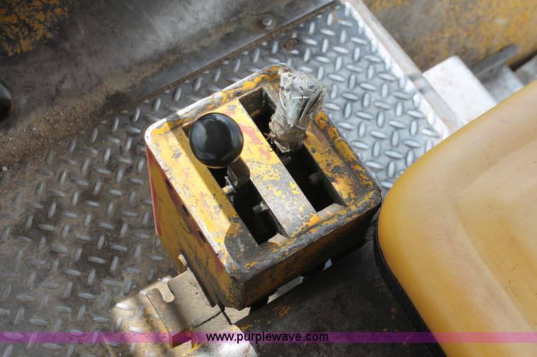 image for item I4739 1974 Hyster lift truck