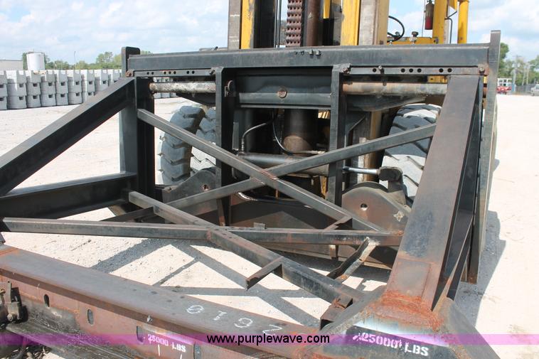 image for item I4739 1974 Hyster lift truck