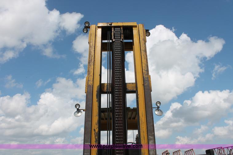 image for item I4739 1974 Hyster lift truck