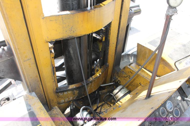 image for item I4739 1974 Hyster lift truck