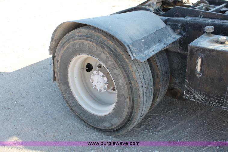 image for item I4740 1998 Ottawa 50 yard truck