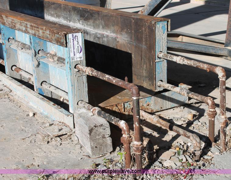 image for item I7798 Hamilton steel column concrete form bed