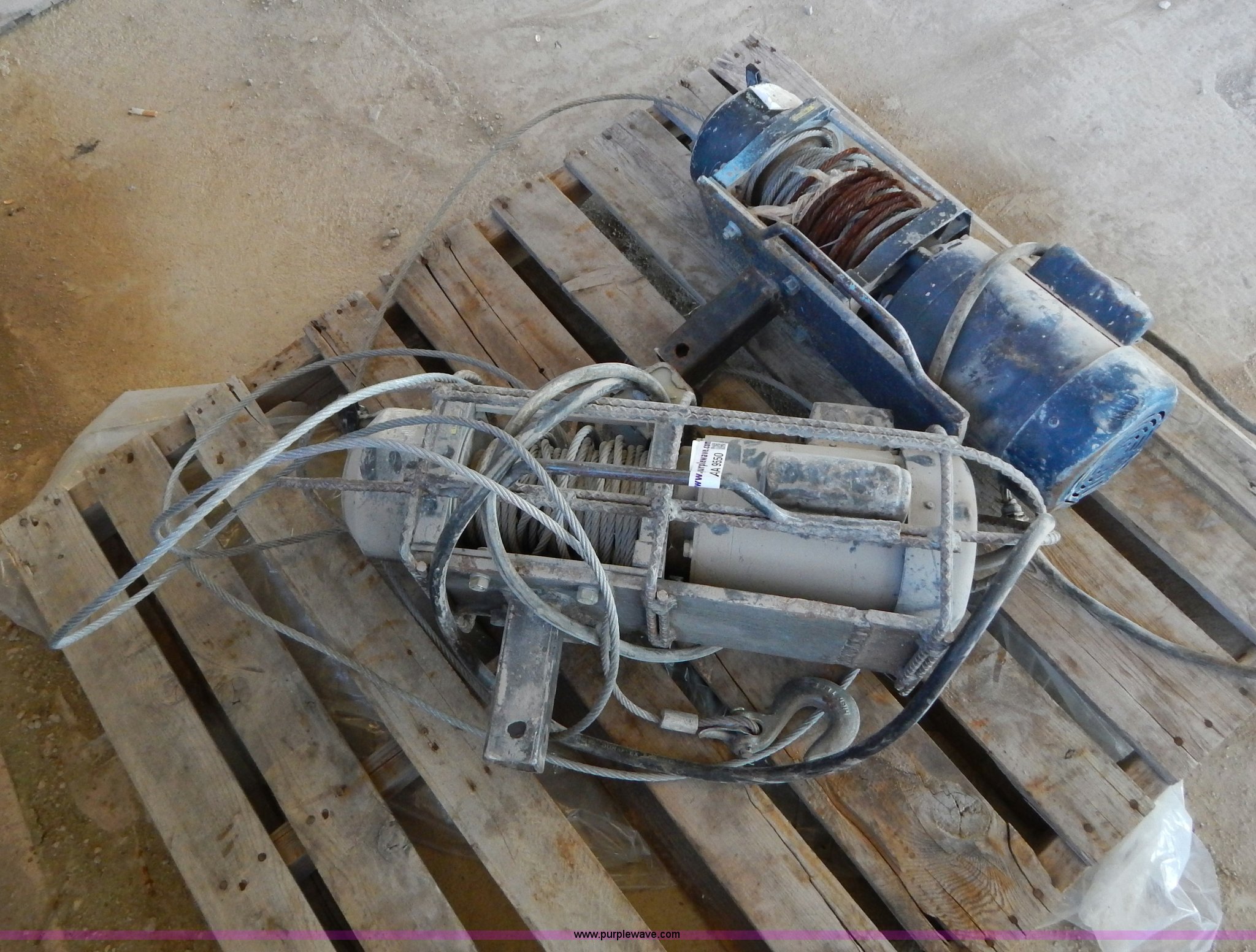 (2) electric winches in Broken Arrow, OK Item AA9550 sold Purple Wave