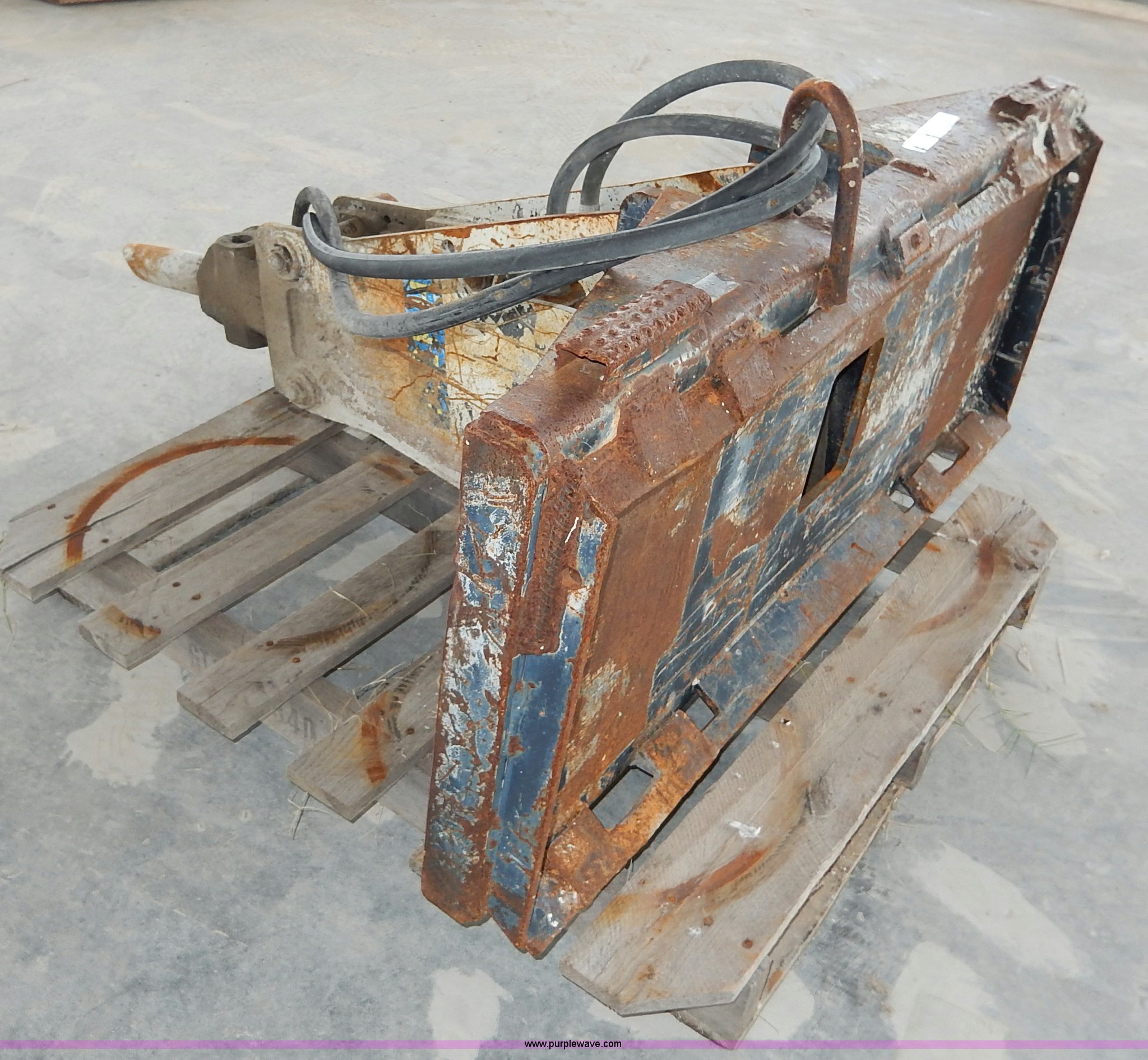IPC HH500 skid steer jack hammer attachment in Broken Arrow, OK Item AA9653 sold Purple Wave
