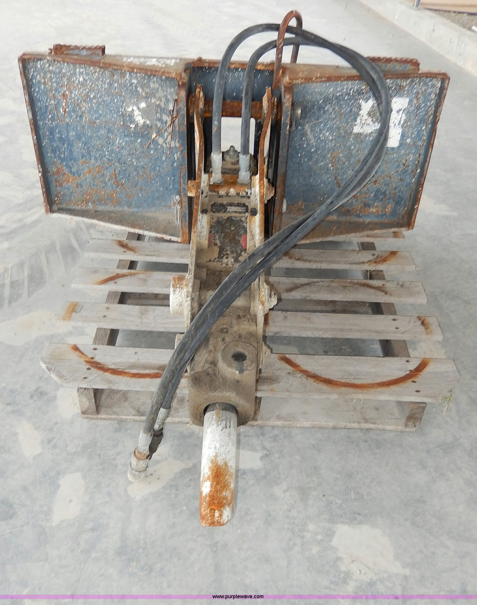 IPC HH500 skid steer jack hammer attachment in Broken Arrow, OK Item AA9653 sold Purple Wave