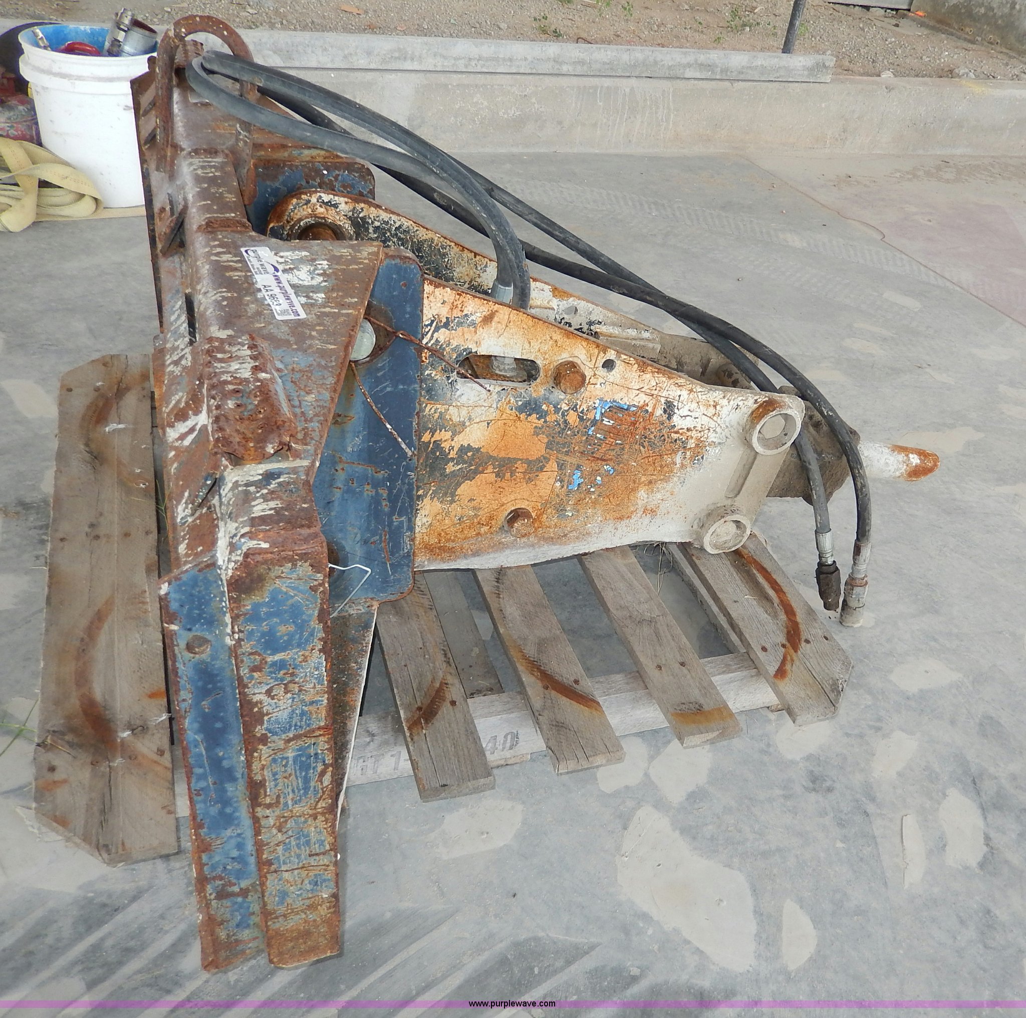 IPC HH500 skid steer jack hammer attachment in Broken Arrow, OK Item AA9653 sold Purple Wave