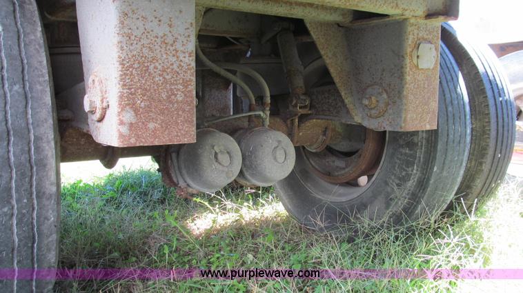 image for item G2136 1996 Wilson DWH-400 hopper bottom trailer