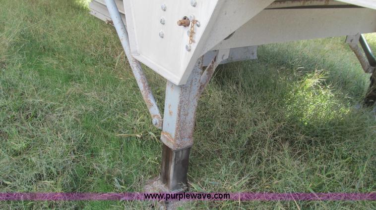 image for item G2136 1996 Wilson DWH-400 hopper bottom trailer