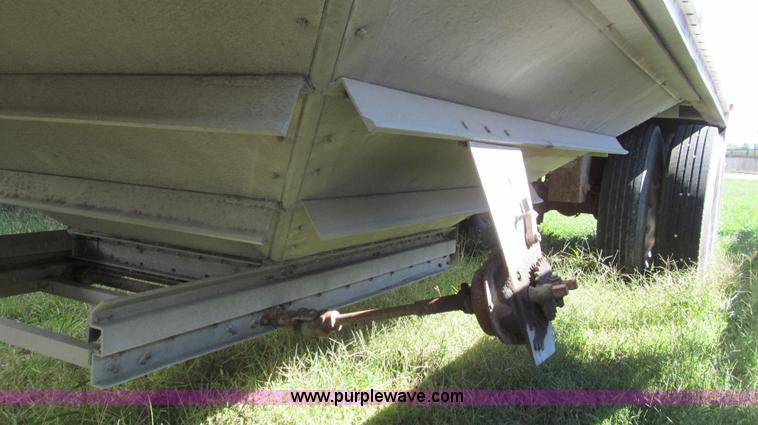 image for item G2136 1996 Wilson DWH-400 hopper bottom trailer
