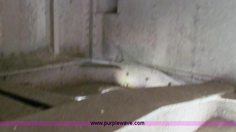 image for item G2136 1996 Wilson DWH-400 hopper bottom trailer