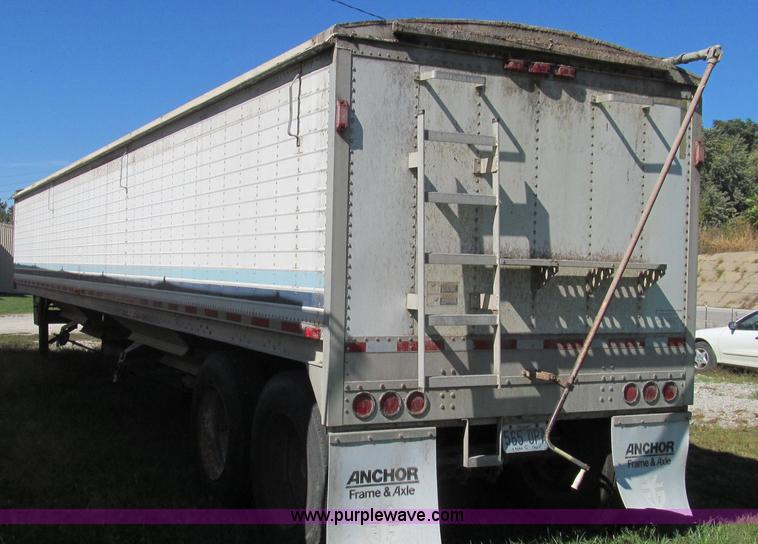 image for item G2137 1998 Wilson DWH-400 hopper bottom trailer