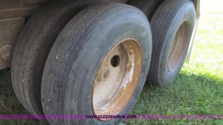 image for item G2137 1998 Wilson DWH-400 hopper bottom trailer