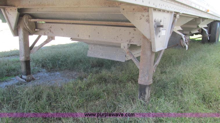 image for item G2137 1998 Wilson DWH-400 hopper bottom trailer