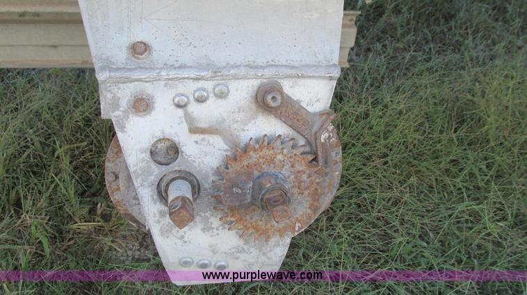 image for item G2137 1998 Wilson DWH-400 hopper bottom trailer