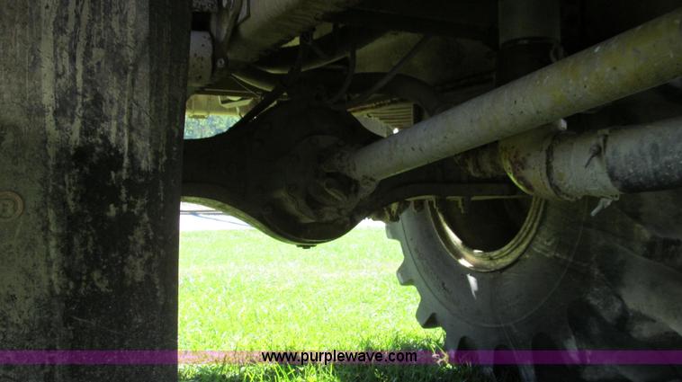 image for item G2139 1995 Ag-Chem TerraGator 1844 self-propelled sprayer