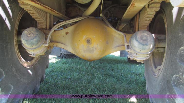 image for item G2139 1995 Ag-Chem TerraGator 1844 self-propelled sprayer