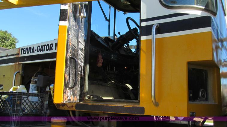 image for item G2139 1995 Ag-Chem TerraGator 1844 self-propelled sprayer