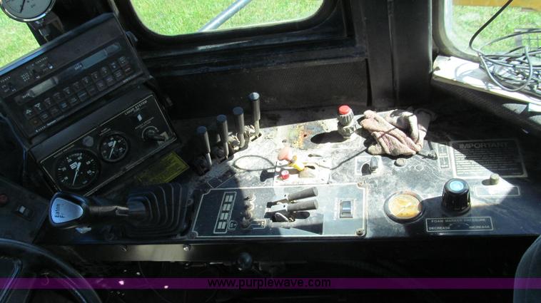 image for item G2139 1995 Ag-Chem TerraGator 1844 self-propelled sprayer