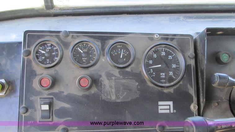 image for item G2139 1995 Ag-Chem TerraGator 1844 self-propelled sprayer