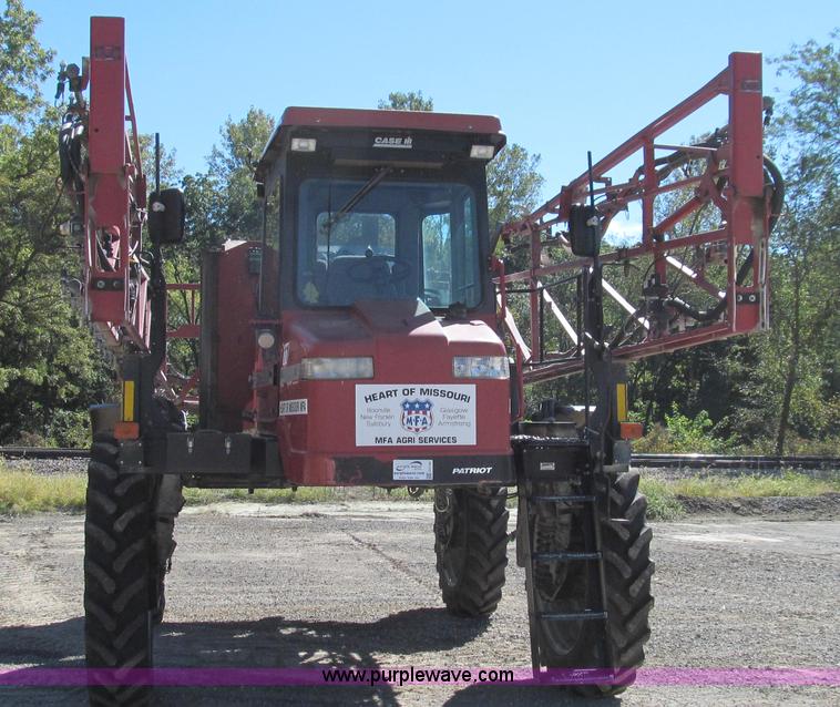 image for item G2140 2003 Case IH SPX3200 Patriot self-propelled sprayer