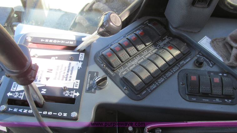 image for item G2140 2003 Case IH SPX3200 Patriot self-propelled sprayer