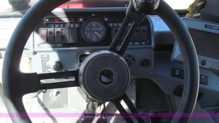 image for item G2140 2003 Case IH SPX3200 Patriot self-propelled sprayer